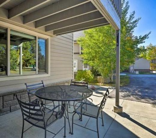 Grand Lake Condo with Balcony - 1 Block to Water