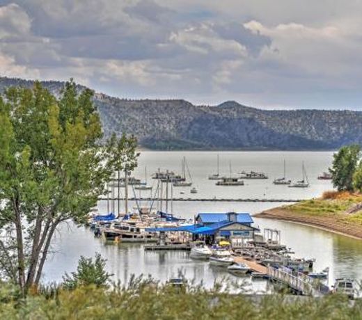 Peaceful Cabin with Deck 1 Mile to Navajo Lake!
