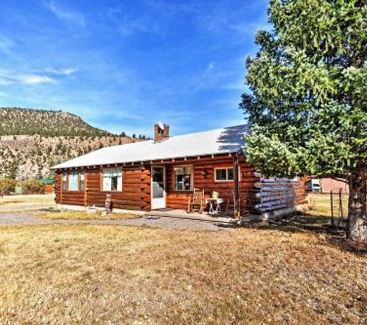 South Fork Log Cabin with Beautiful Mountain Views!