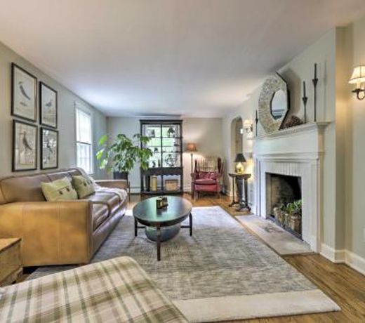 Historic Home with Large Yard Near Dwtn Essex!