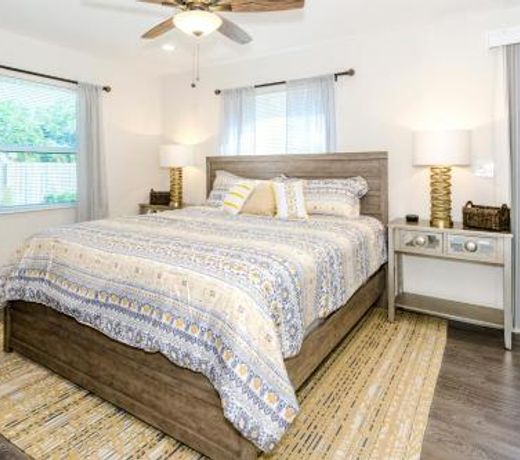 Modern Designer Home 3br-2ba, Huge Master Suite, Full Kitchen, Near Beach, Private Yard, Peaceful Neighborhood