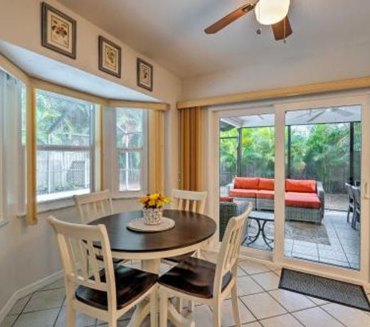Modern Venice Home with Lanai, 1mi to Prvt Beach