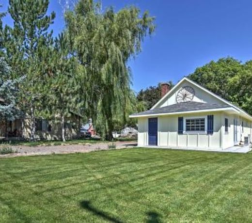 Historic Albion Mountain Cottage on Quiet Street!