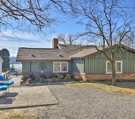 Charming Ohio River Home with Water Views and Porch!