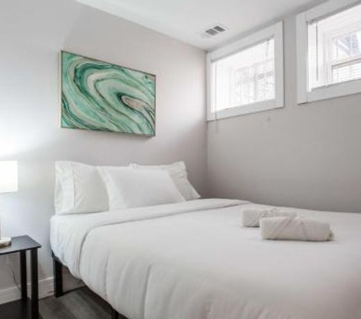 Modern Flat Right Next to Wrigley Field & Transit- Cubs!