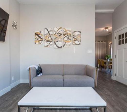 Modern Flat Right Next to Wrigley Field & Transit- Cubs!