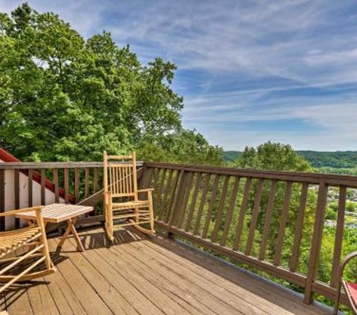 Burkesville Apt with Deck, Views and Pool Access!
