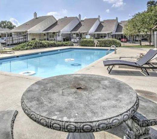 Baton Rouge Townhome with Pool Access - 7 Mi to LSU!