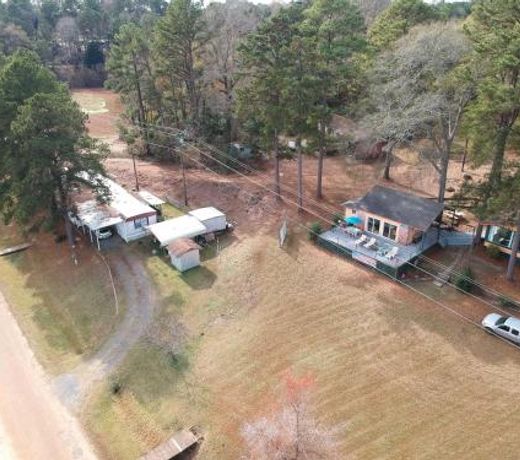 Lakeside Pleasure Island Cabin with Deck and Gas Grill