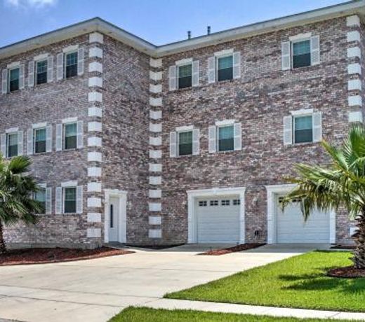 Waterfront Villa 23 Miles to Downtown New Orleans