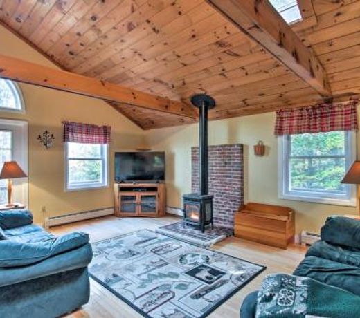 Bethel Chalet with Hot Tub 3 Miles to Sunday River!