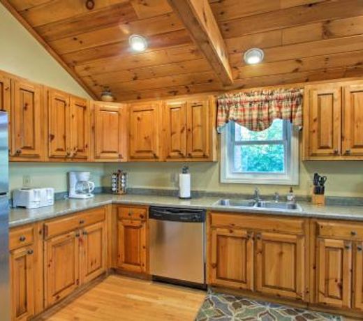 Bethel Chalet with Hot Tub 3 Miles to Sunday River!