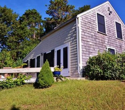 Ipswich Cottage with Beautiful Views, 5 Mins to Beach