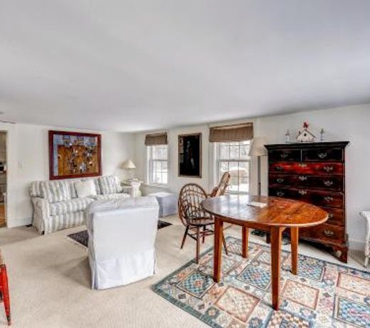 Ipswich Cottage with Beautiful Views, 5 Mins to Beach