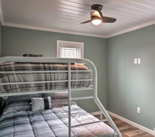 Lakefront Home 10 Min from Detroit Mountain!