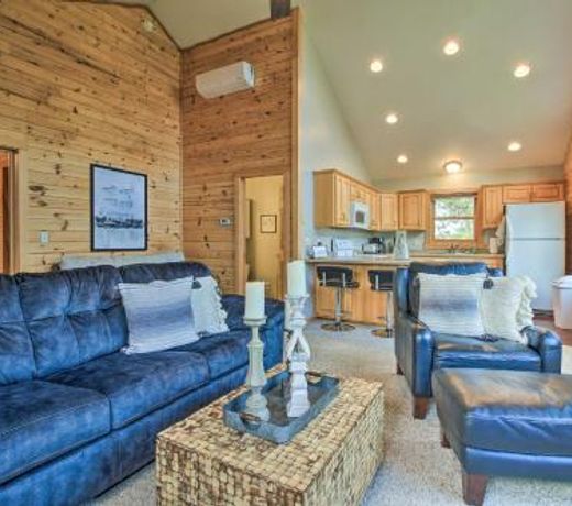 Waterfront Cabin in Detroit Lakes with Deck and Yard
