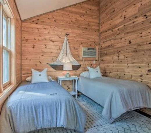 Waterfront Cabin in Detroit Lakes with Deck and Yard