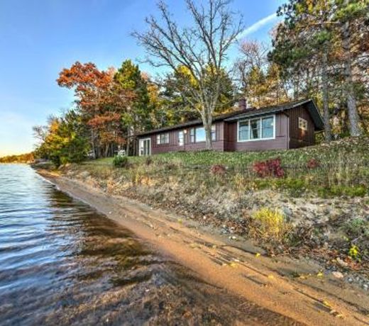 Pelican Lake Cabin with Breathtaking Sunset Views!