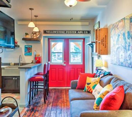 Walkable Studio Apartment in Downtown Livingston!
