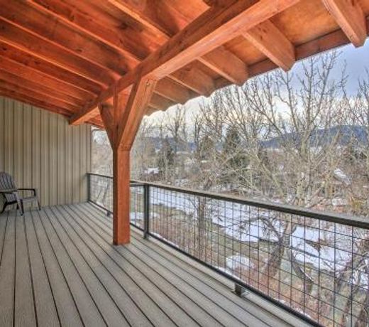Red Lodge Townhome with Private Hot Tub and Mtn Views!