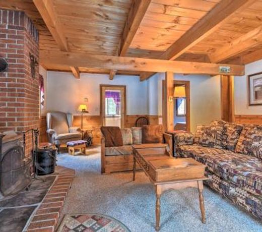 Cozy White Mountain Home - 5 Mins to Attitash Mtn!