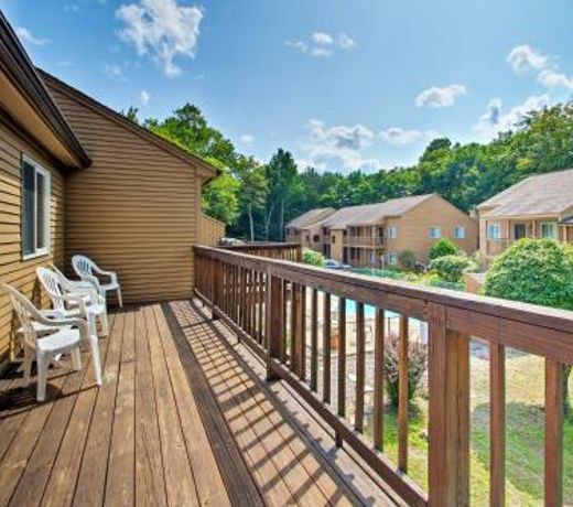 Lincoln Condo with Pool Access, 6 Mi to Loon Mtn
