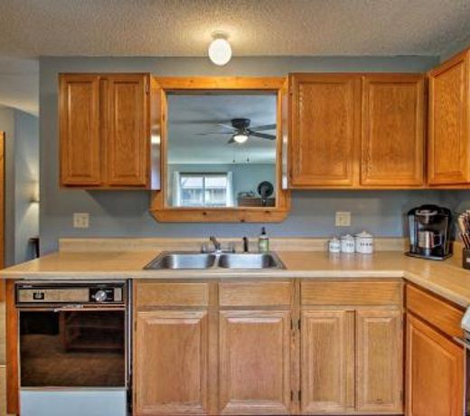 Lincoln Condo with Pool Access, 6 Mi to Loon Mtn