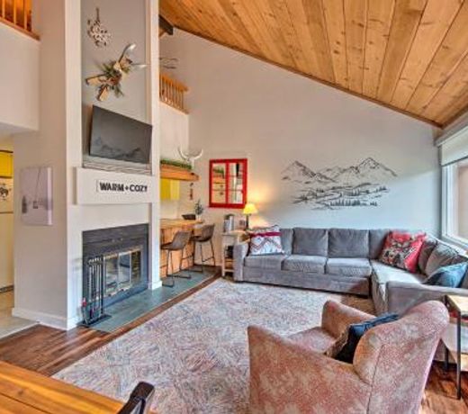 Lincoln Condo with Amenities and Shuttle to Loon!