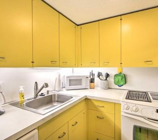 Lincoln Condo with Amenities and Shuttle to Loon!