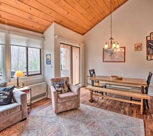 Lincoln Condo with Amenities and Shuttle to Loon!