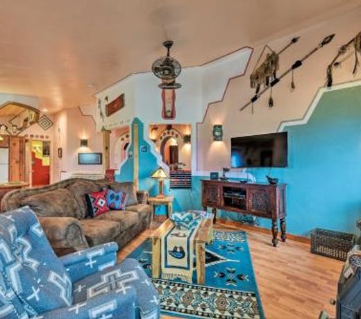 House on 1 half Acres - 30 Mins to Taos Ski Valley!