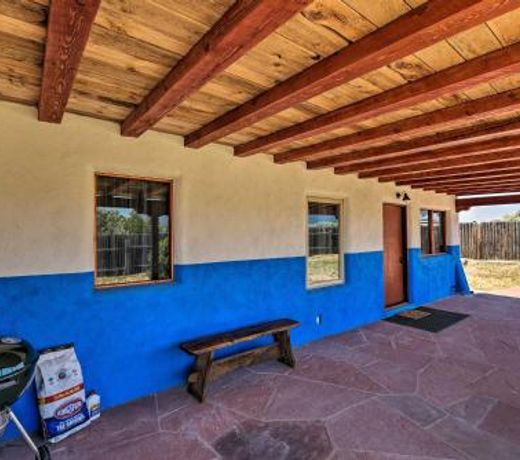 Cottage with Patio and Grill - 25 Min to Taos Valley!