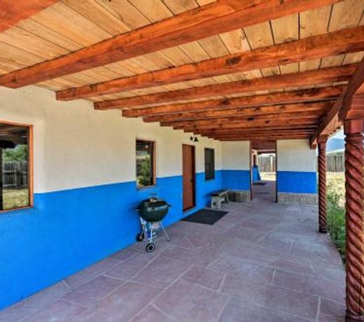 Chic Studio with Grill - 25 Mins to Taos Ski Valley!