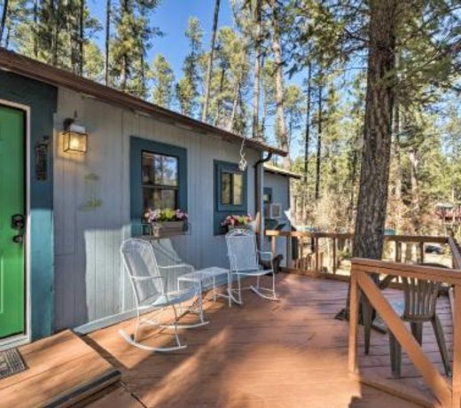 Cozy Ruidoso Cabin with Decks - 1 Mile to Downtown!