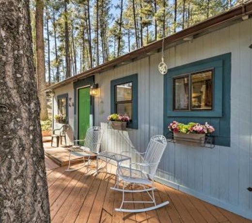 Cozy Ruidoso Cabin with Decks - 1 Mile to Downtown!