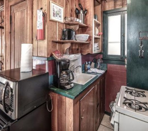 Apache Village 10, King Studio, Midtown, Sleeps 2