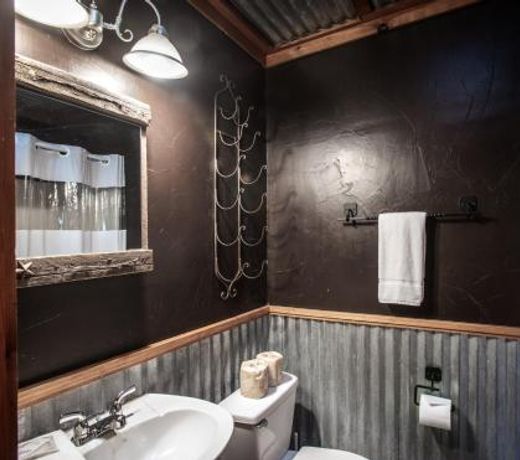 Apache Village 7, Queen Bed, Midtown, Sleeps 2