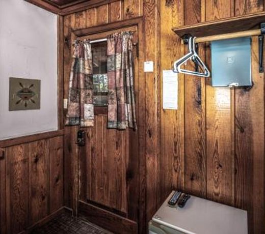 Apache Village 9, Queen Bed, Midtown, Pet Friendly, Sleeps 2