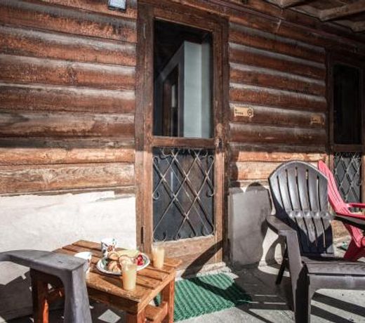 Apache Village Cabinette 11, Queen Bed, Midtown, Sleeps 2