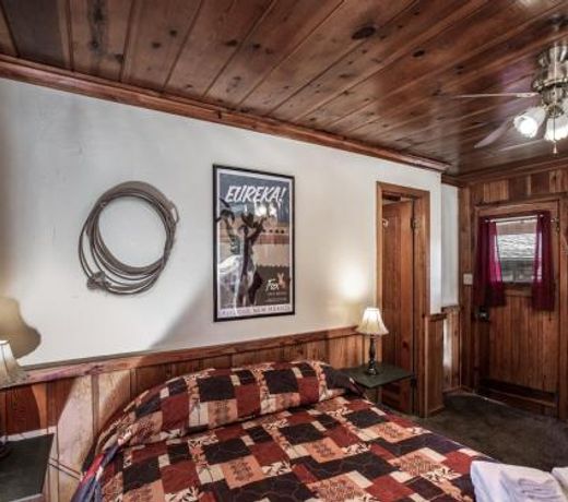 Apache Village Cabinette 11, Queen Bed, Midtown, Sleeps 2