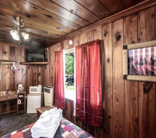 Apache Village Cabinette 11, Queen Bed, Midtown, Sleeps 2