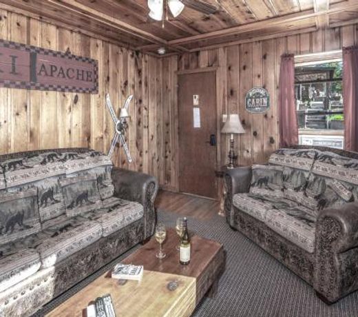 Country Cabin, 2 Bedrooms, Fireplace, Midtown, Sleeps 6
