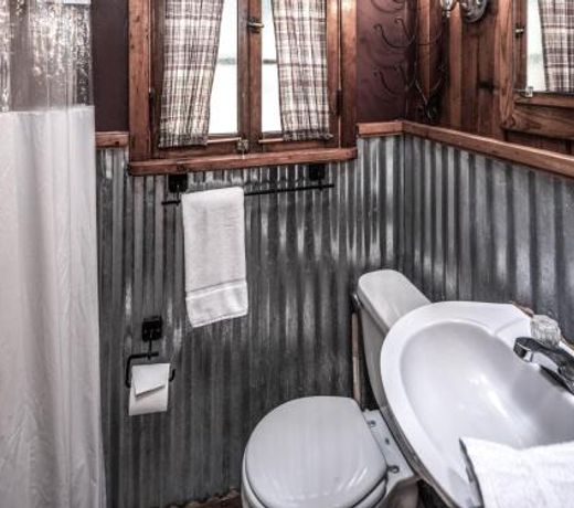 Destiny Cabin, 2 Bedrooms, Fireplace, Midtown, Sleeps 7