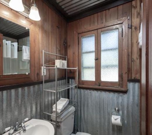 Tiny Two, 2 Bedrooms, Midtown, Sleeps 4