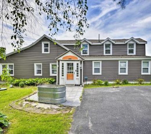 Family Cottage on Chaumont Bay, Walk Downtown