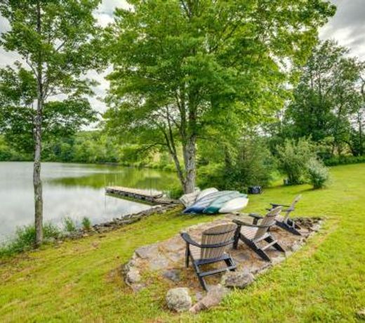 Luxurious Lakefront Estate - Pets Welcome!