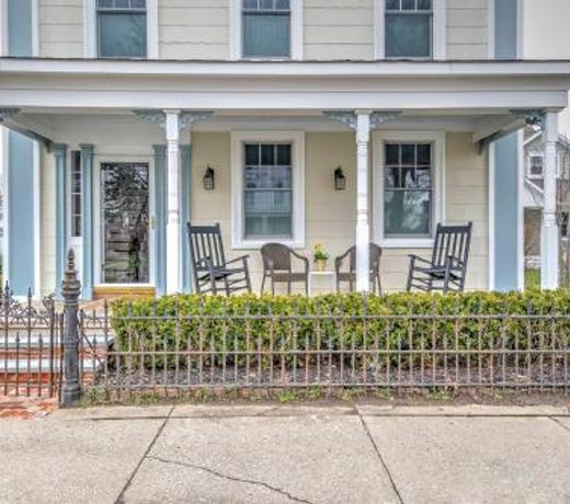 Quaint DT Greenport Apt - 2 Mi to Shelter Island!