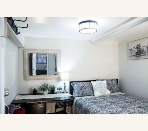 5min walk from AirTrain JFK ,Subway, LIRR