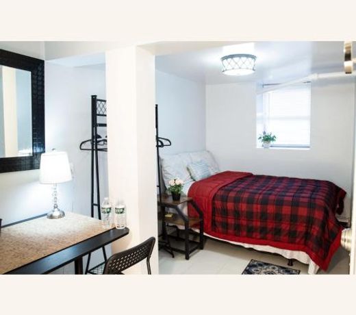 5min walk from AirTrain JFK ,Subway, LIRR