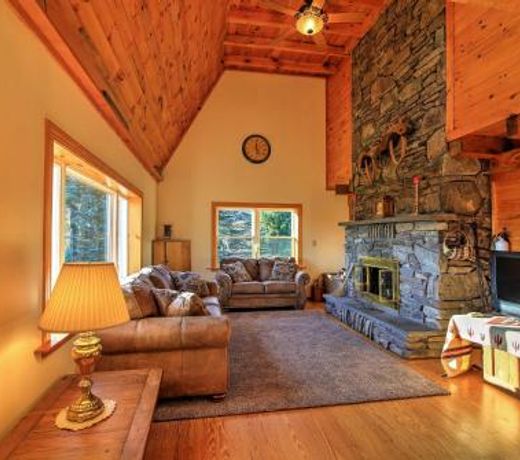 Bearpen Lodge on 125 Acres - Near Belleayre Mtn!